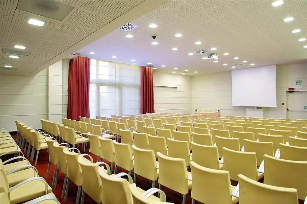 Doubletree By Hilton Florence Metropole 4*,  Italy